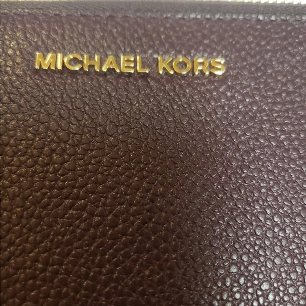 Micheal Kors purple wallet - Picture 3 of 4